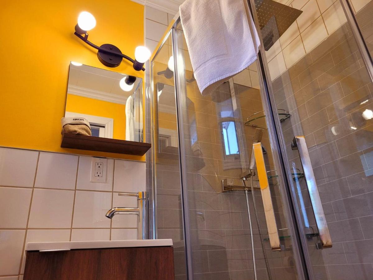 Abricafe Motel 2*