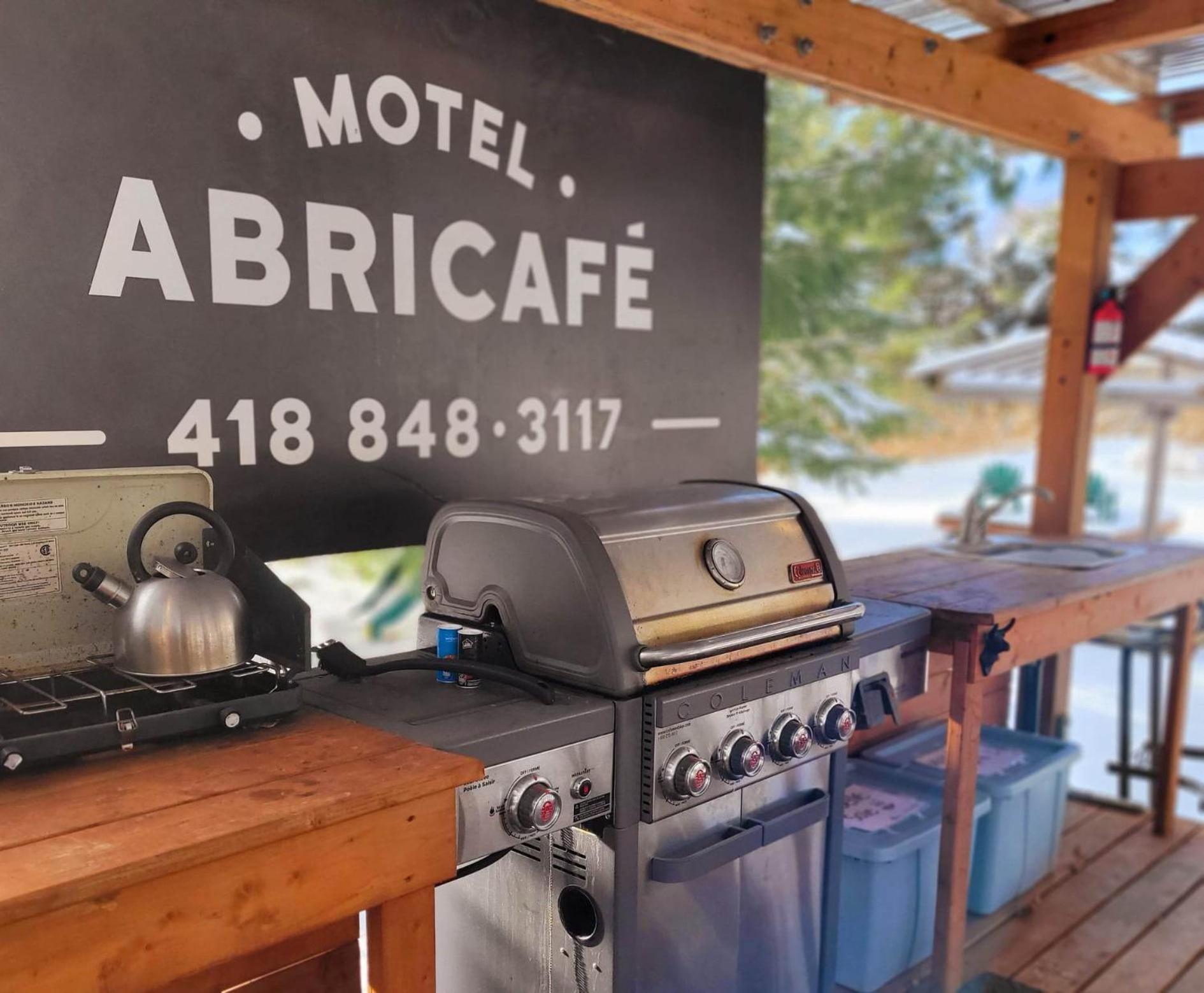 Motel Abricafe 2*